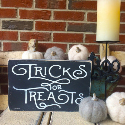 Halloween Tricks or Treats, sign, Barn Owl Primitives, home decor, vintage inspired decor